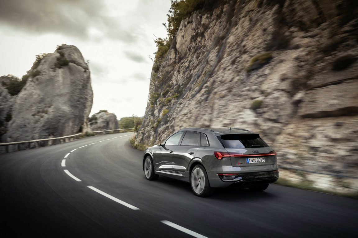 Yeni Audi Q8 e-tron 600 km’ye kadar menzil sunacak