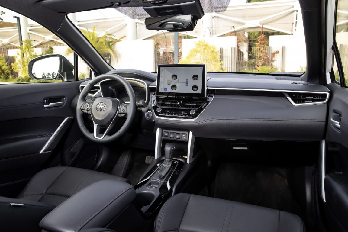 Toyota Corolla Cross Hybrid satışa sunuldu. İşte tüm Özellikleri ve fiyatları…