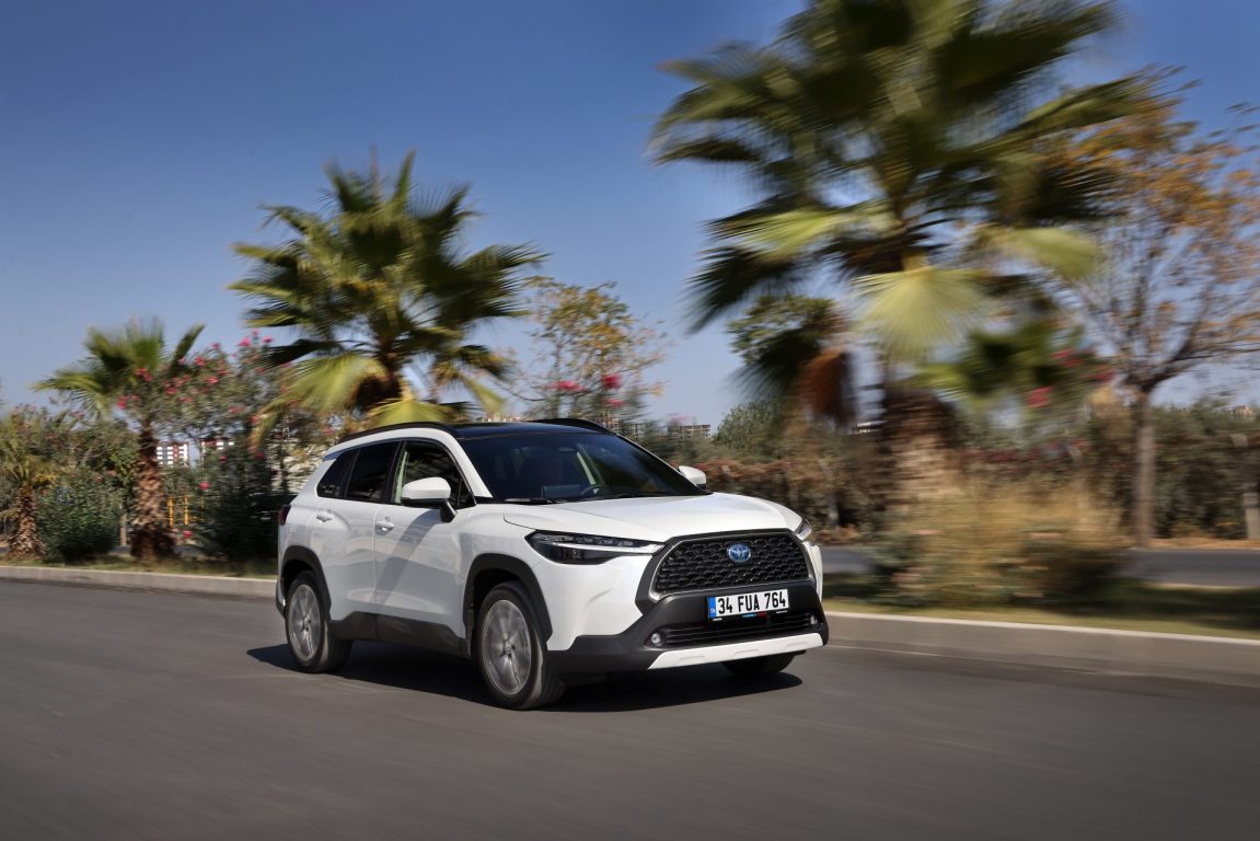 Toyota Corolla Cross Hybrid satışa sunuldu. İşte tüm Özellikleri ve fiyatları…