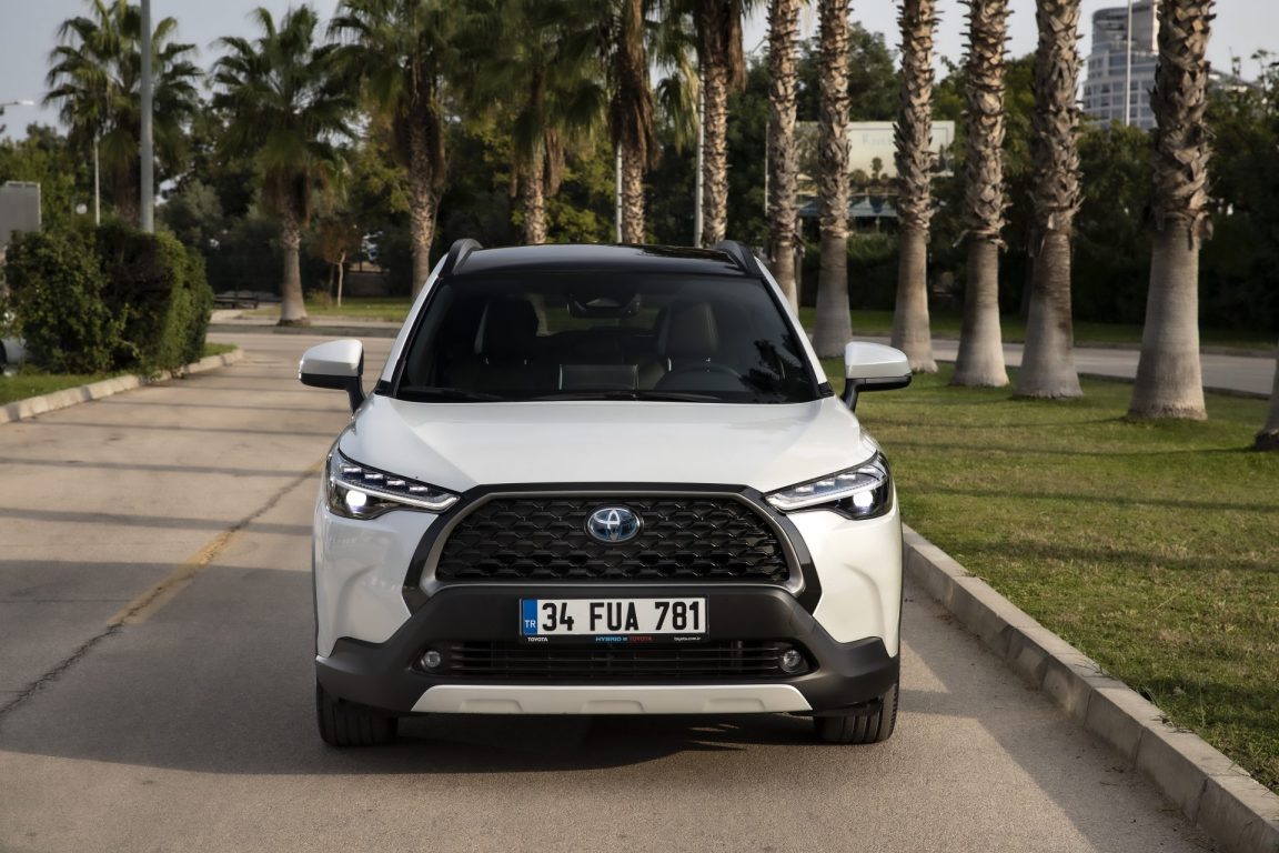 Toyota Corolla Cross Hybrid satışa sunuldu. İşte tüm Özellikleri ve fiyatları…