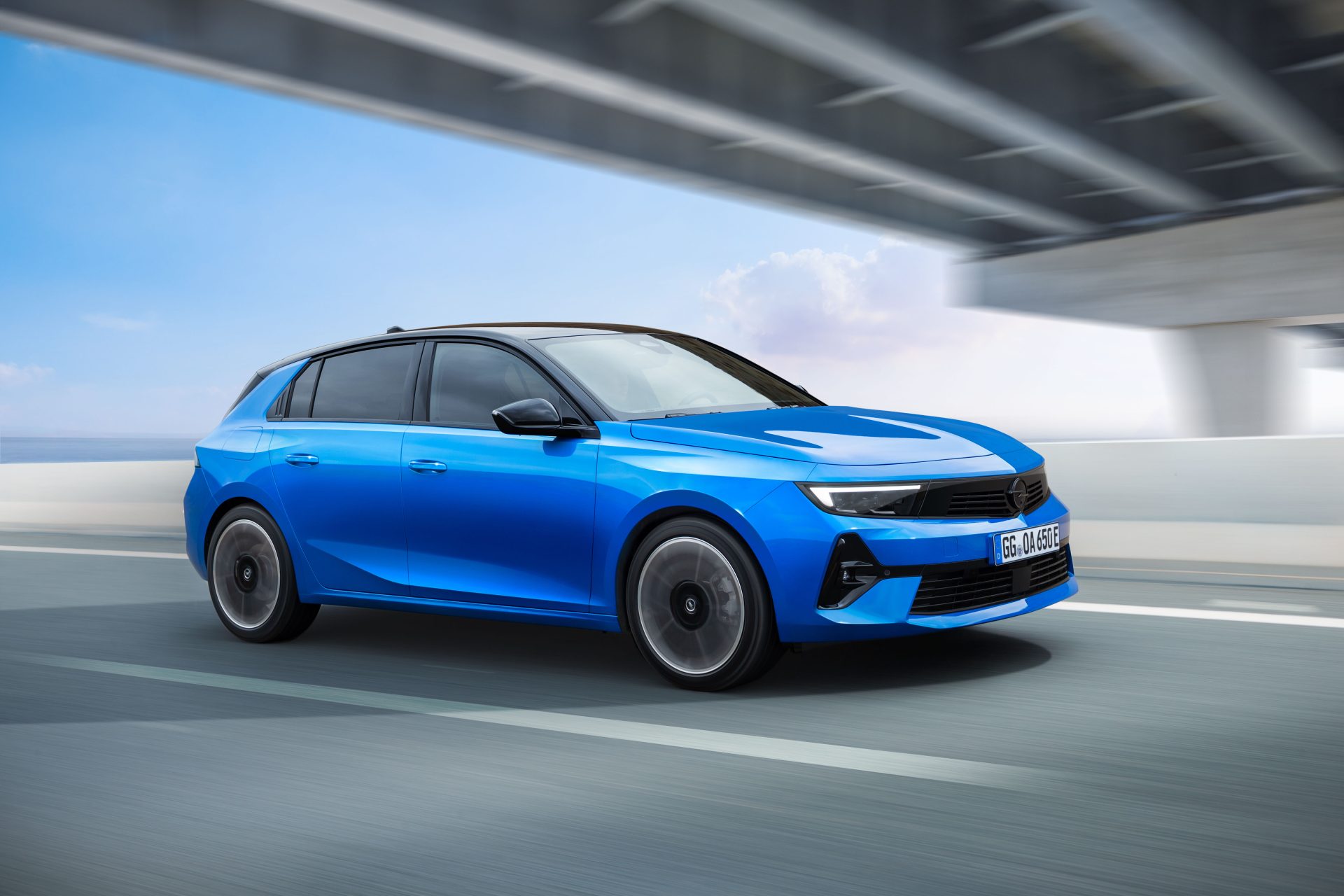 Opel, yeni Opel Astra-e'nin ilk görüntülerini yayınladı