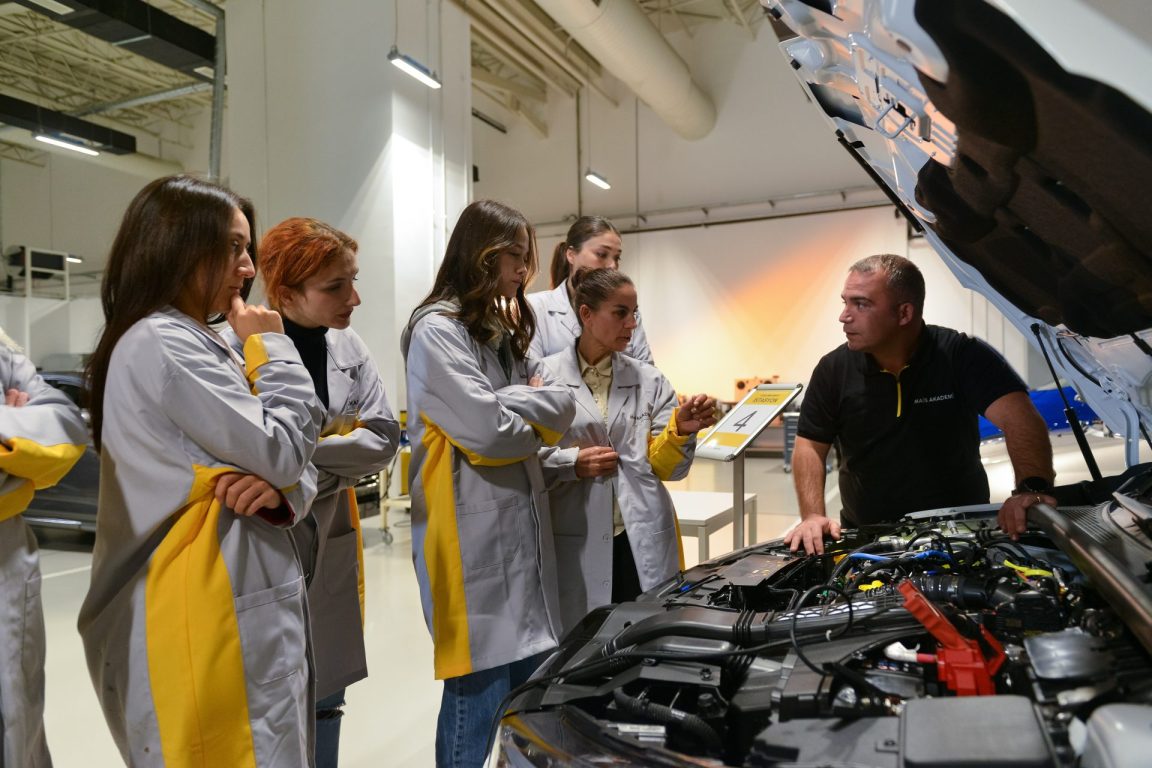 Renault Mais Akademi, faaliyetlerine başladı