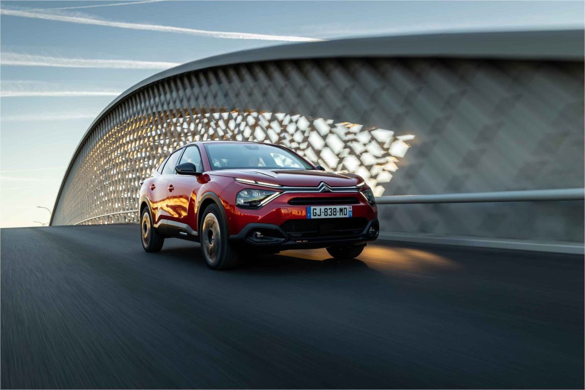 Citroen C4X hem benzinli hem tam elektrikli olarak satışa sunuldu. İşte fiyatlar!