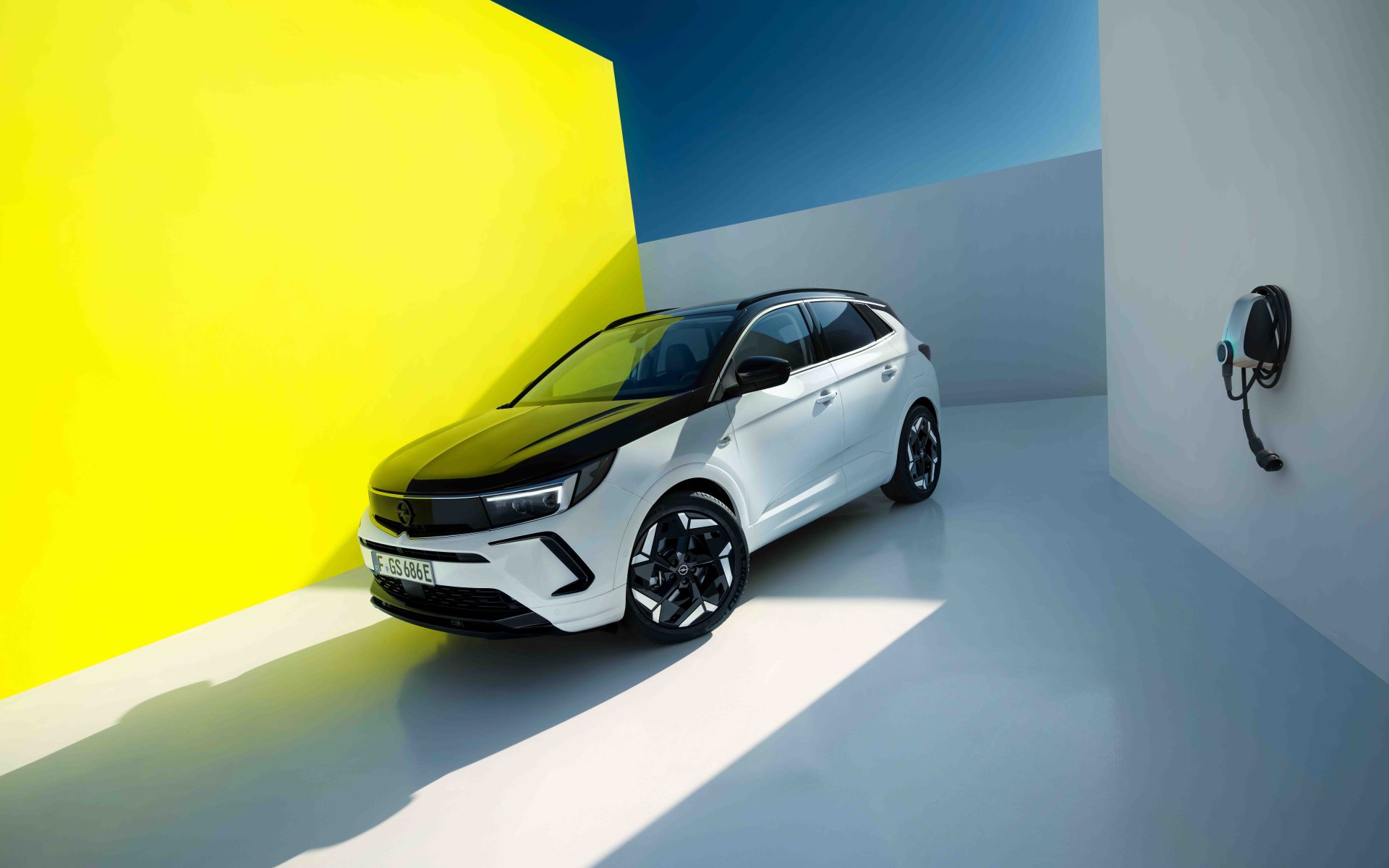 Opel Grandland GSe ile elektriklendi