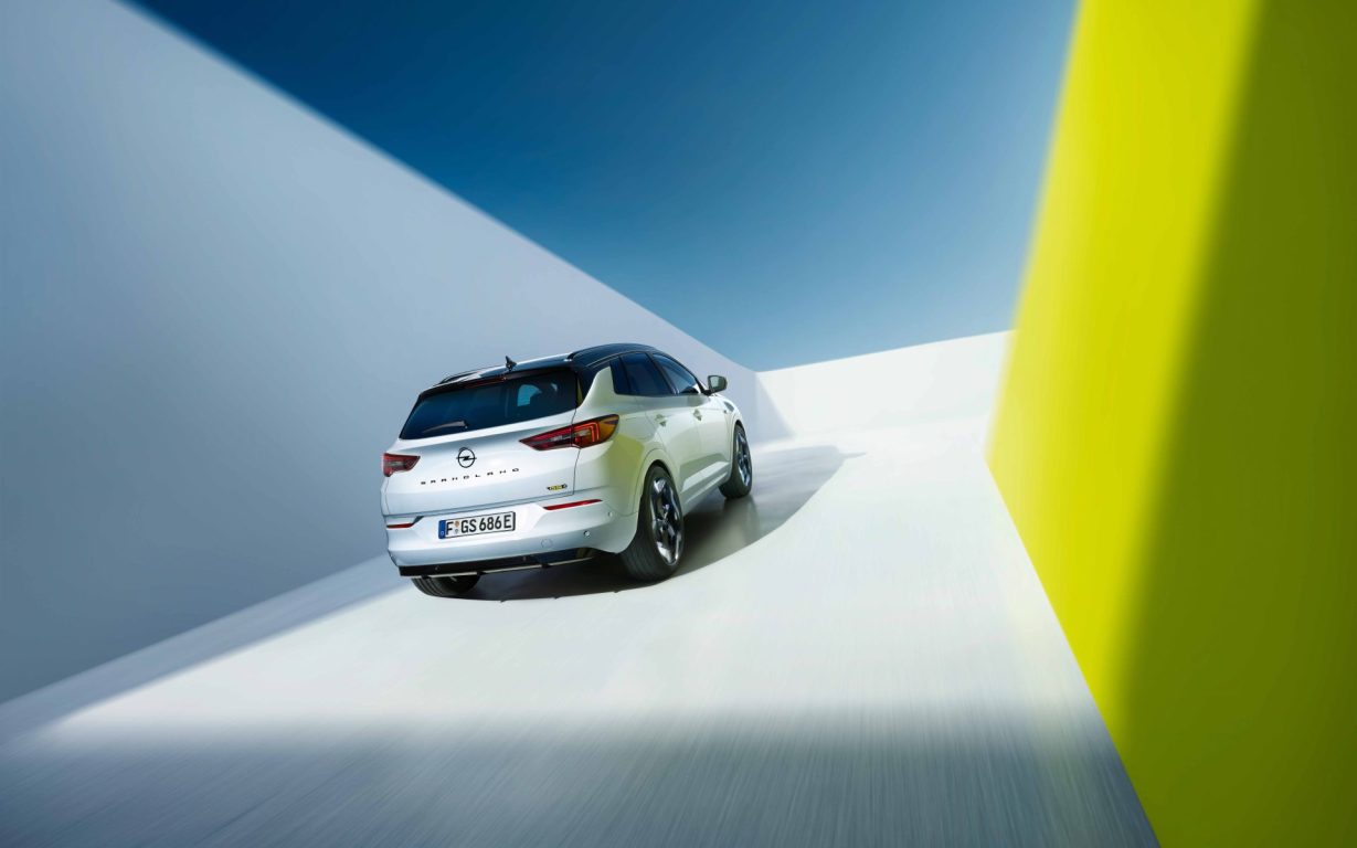 Opel Grandland GSe ile elektriklendi