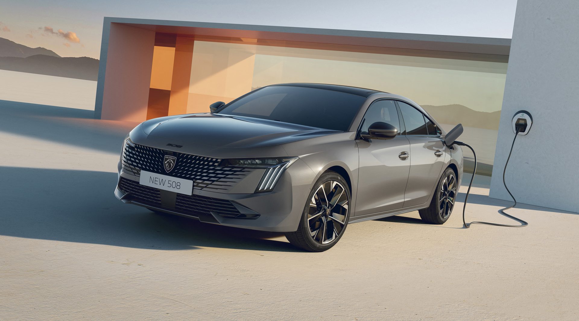 Yeni Peugeot 508 altı farklı motor seçeneğiyle tanıtıldı