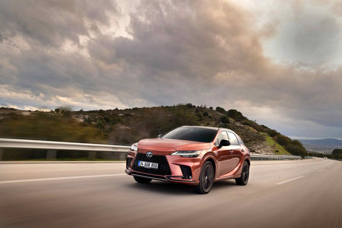 Yeni Lexus RX üç farklı modelle satışa sunuldu