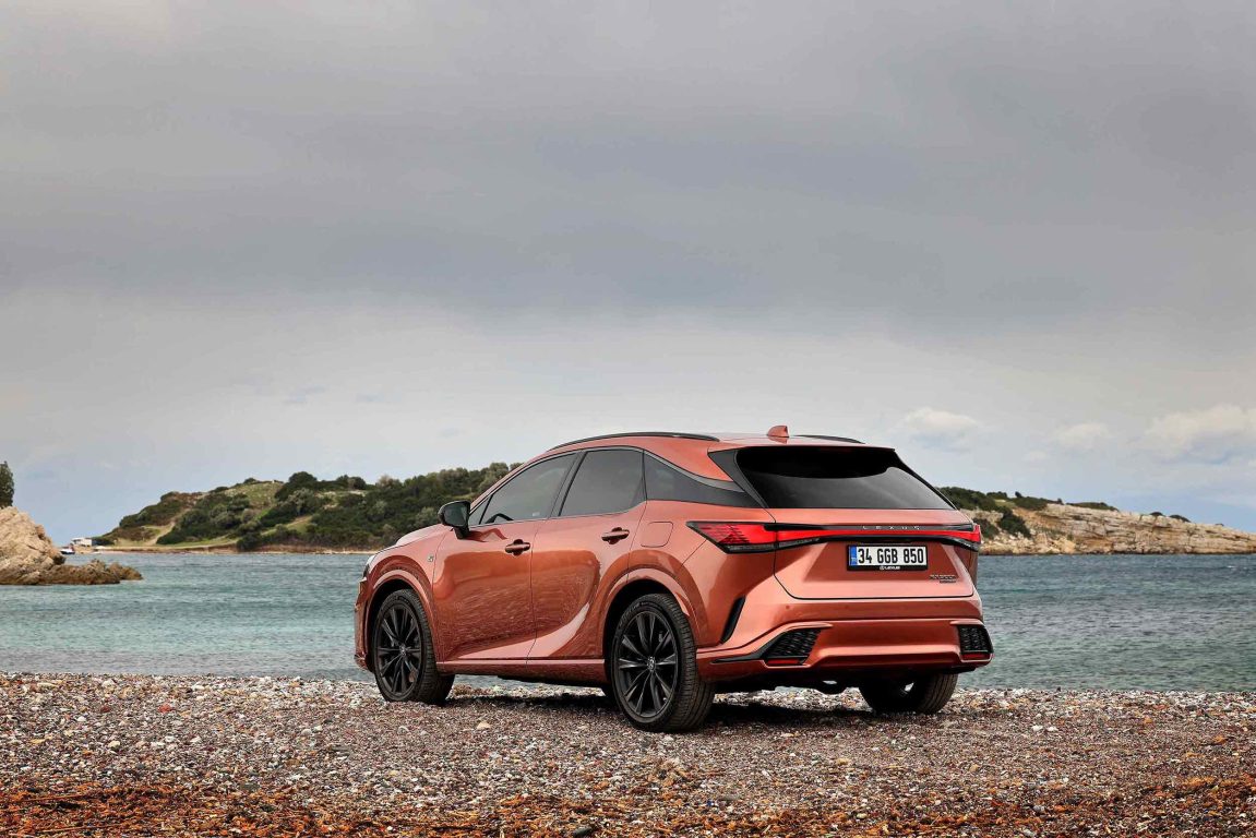 Yeni Lexus RX üç farklı modelle satışa sunuldu