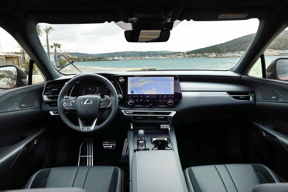 Yeni Lexus RX üç farklı modelle satışa sunuldu