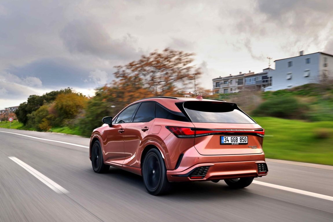 Yeni Lexus RX üç farklı modelle satışa sunuldu