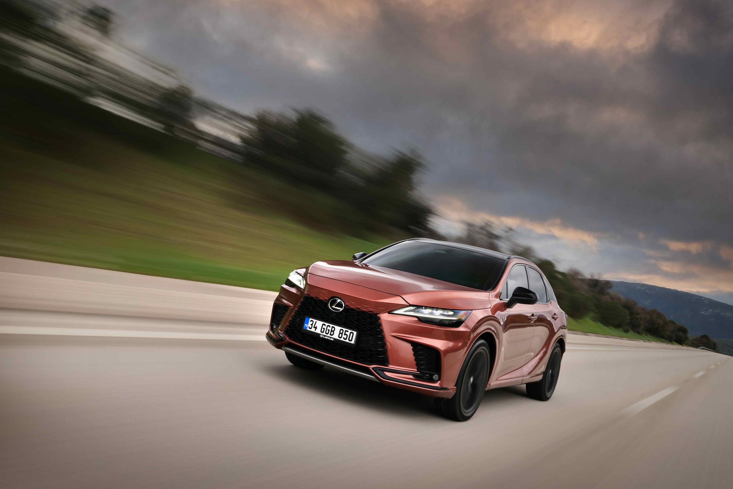 Yeni Lexus RX üç farklı modelle satışa sunuldu