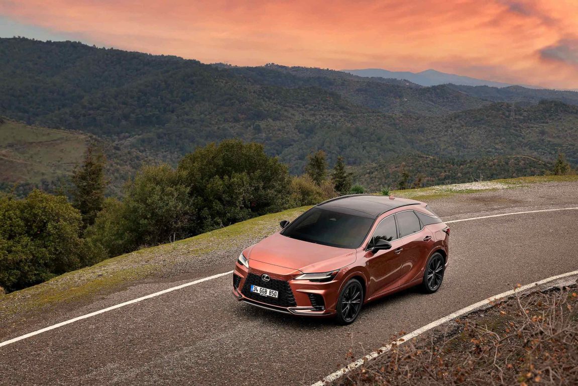 Yeni Lexus RX üç farklı modelle satışa sunuldu