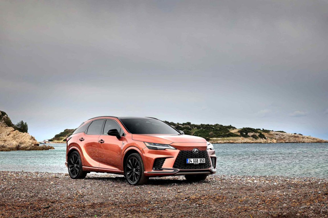 Yeni Lexus RX üç farklı modelle satışa sunuldu