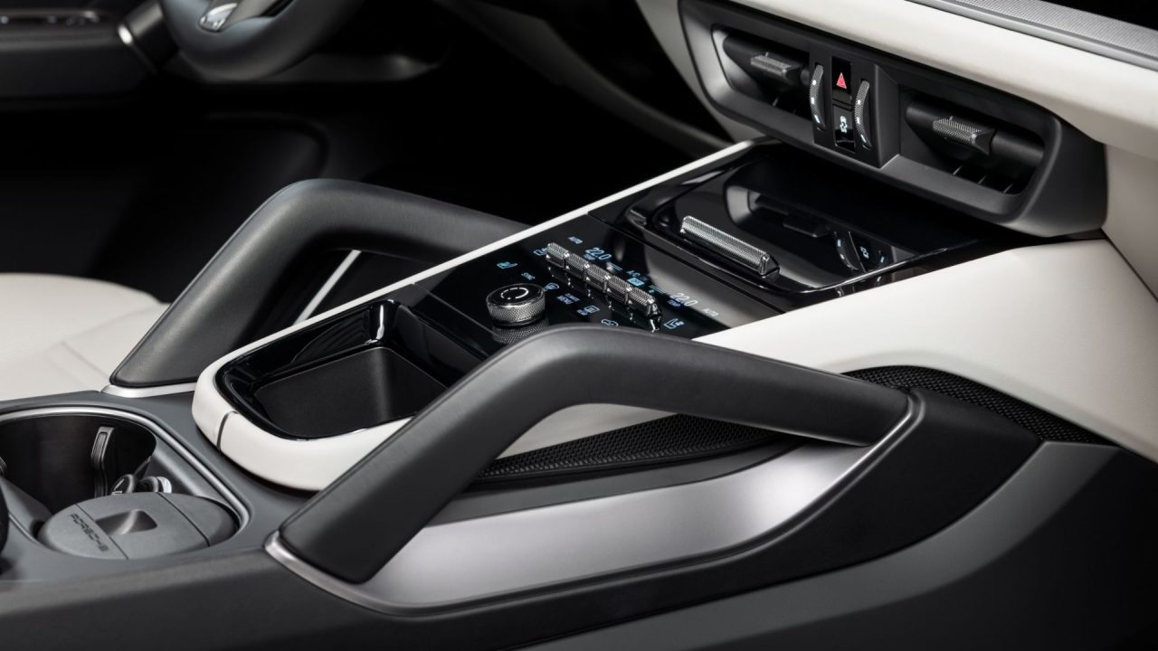 Porsche Cayenne’in yeni kokpiti