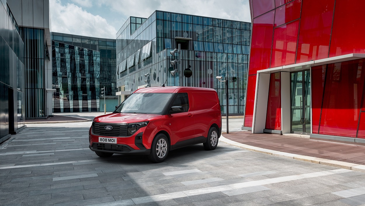 Ford Pro Yeni E-Transit Courier’i tanıttı
