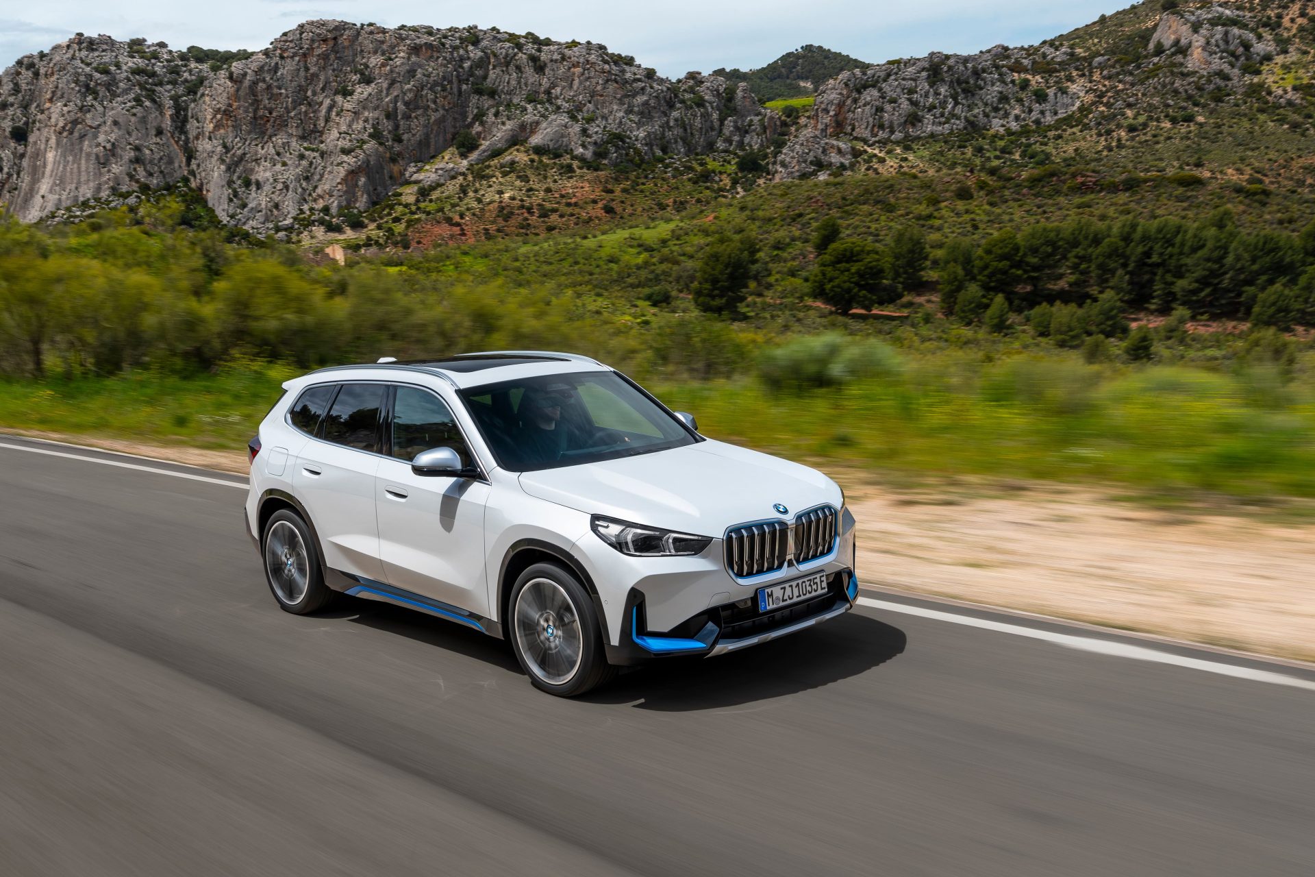 BMW iX1, 2 milyon 111 bin TL'den ön rezervasyon ile satışta