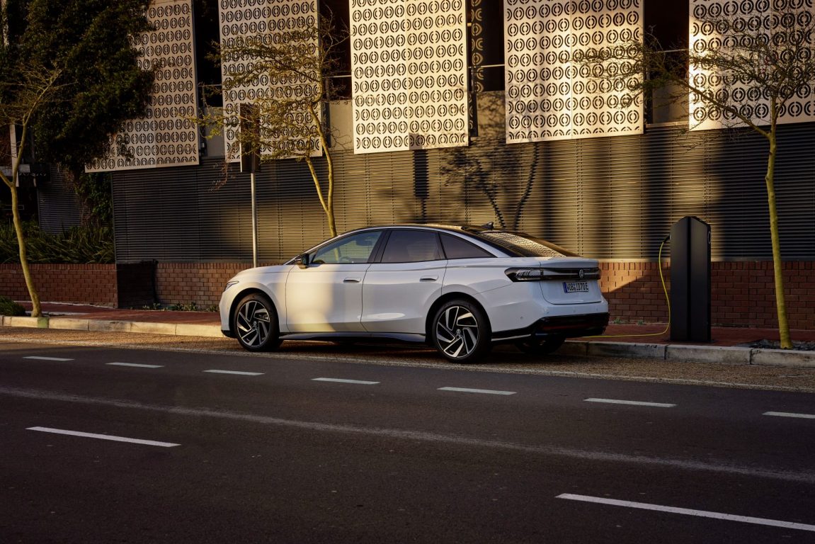 Volkswagen ID.7 resmi fotoğraflarıyla tanıtıldı