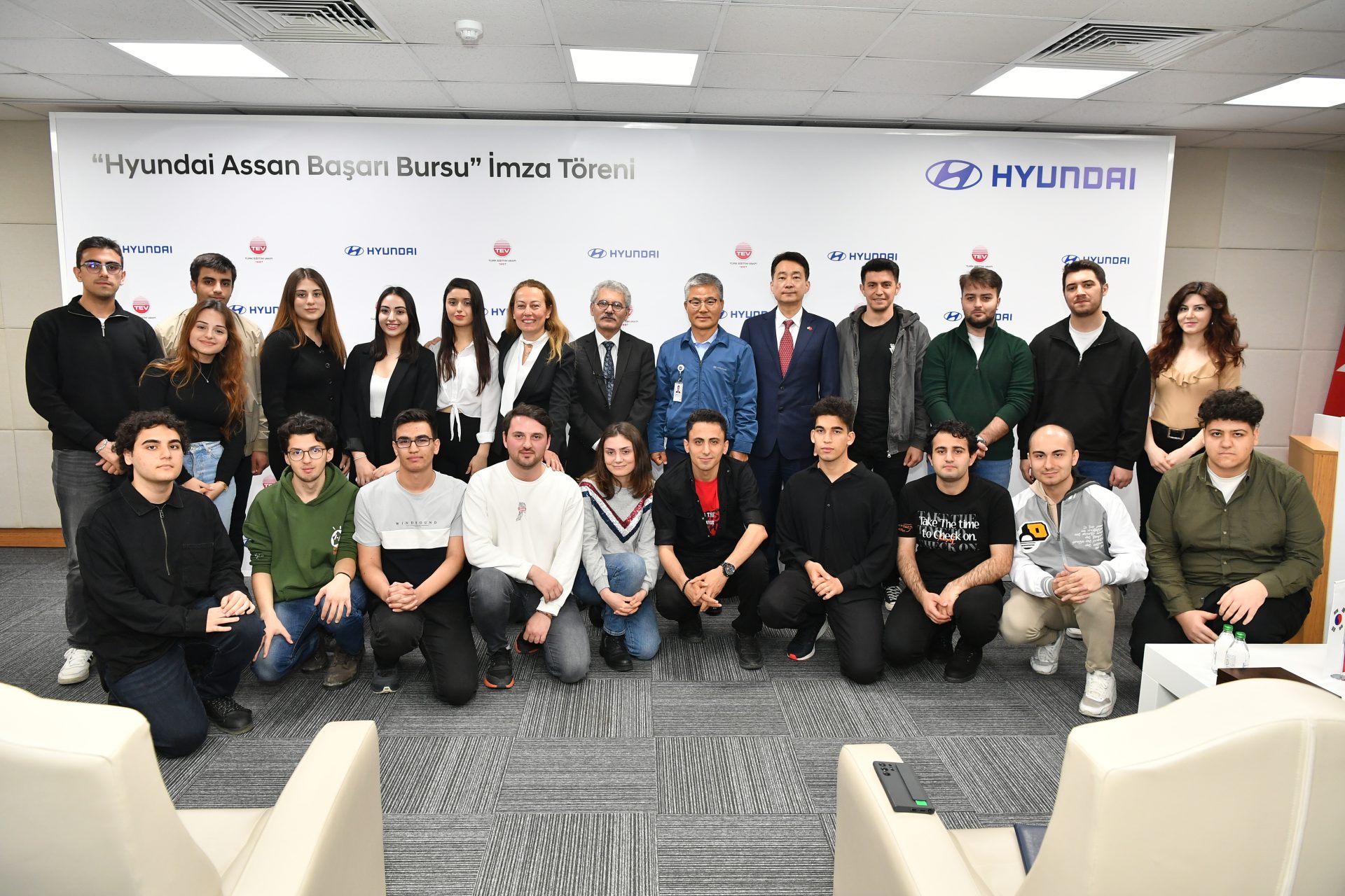 Hyundai Assan, Türk Eğitim Vakfı ile işbirliği yaparak öğrencilere mesleki eğitim bursu veriyor
