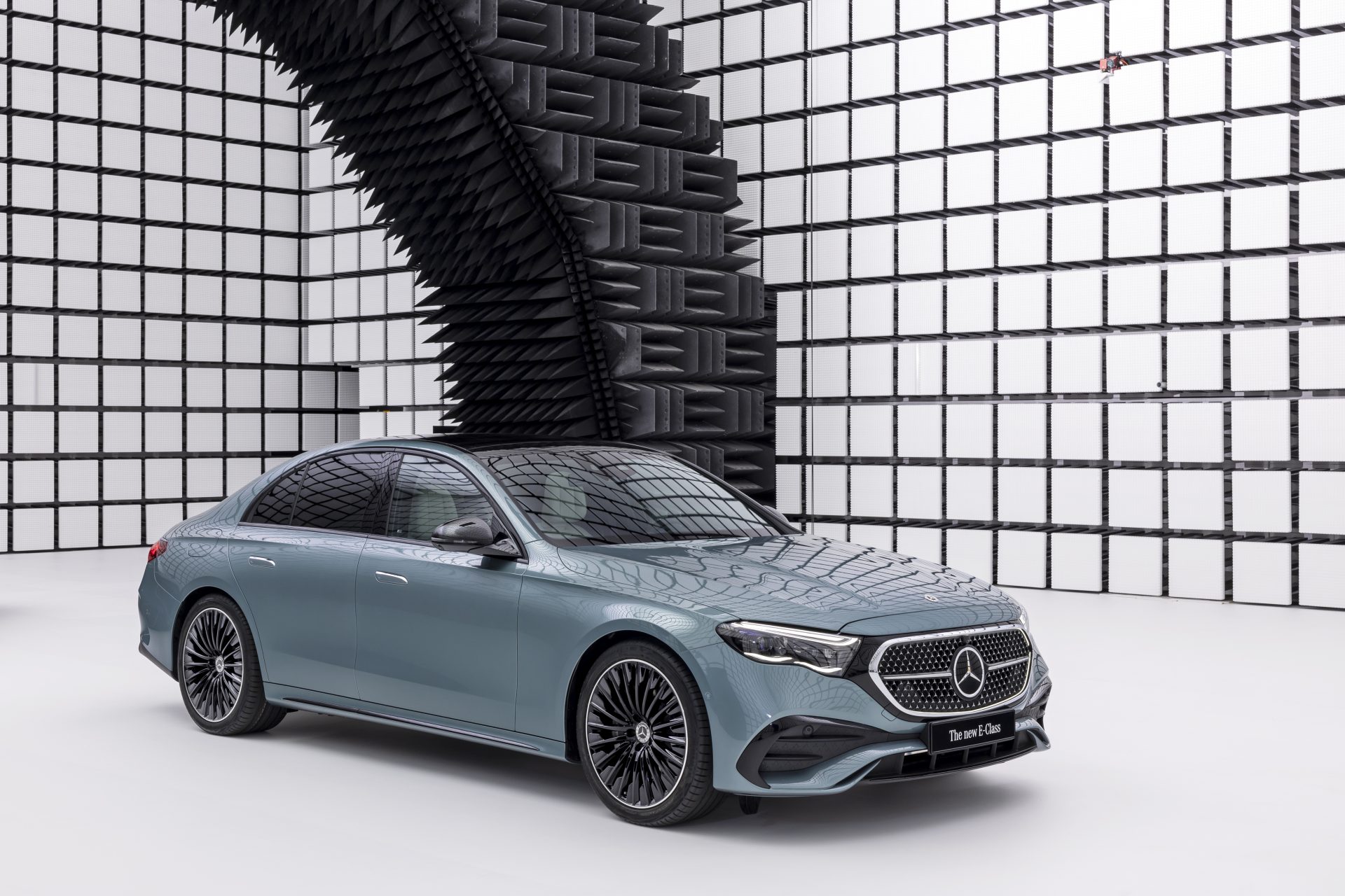 Yeni Mercedes E-Serisi 2024 tüm yenilikleriyle karşınızda!