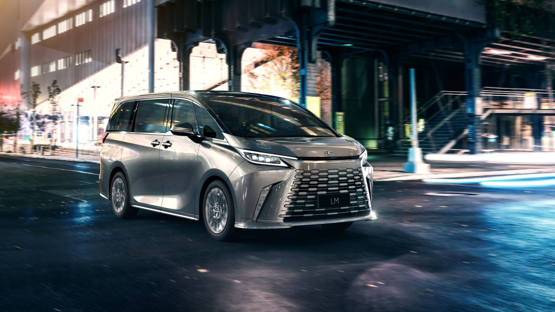 Lexus LM : Lüks ve konforlu yolculukta yeni bir deneyim