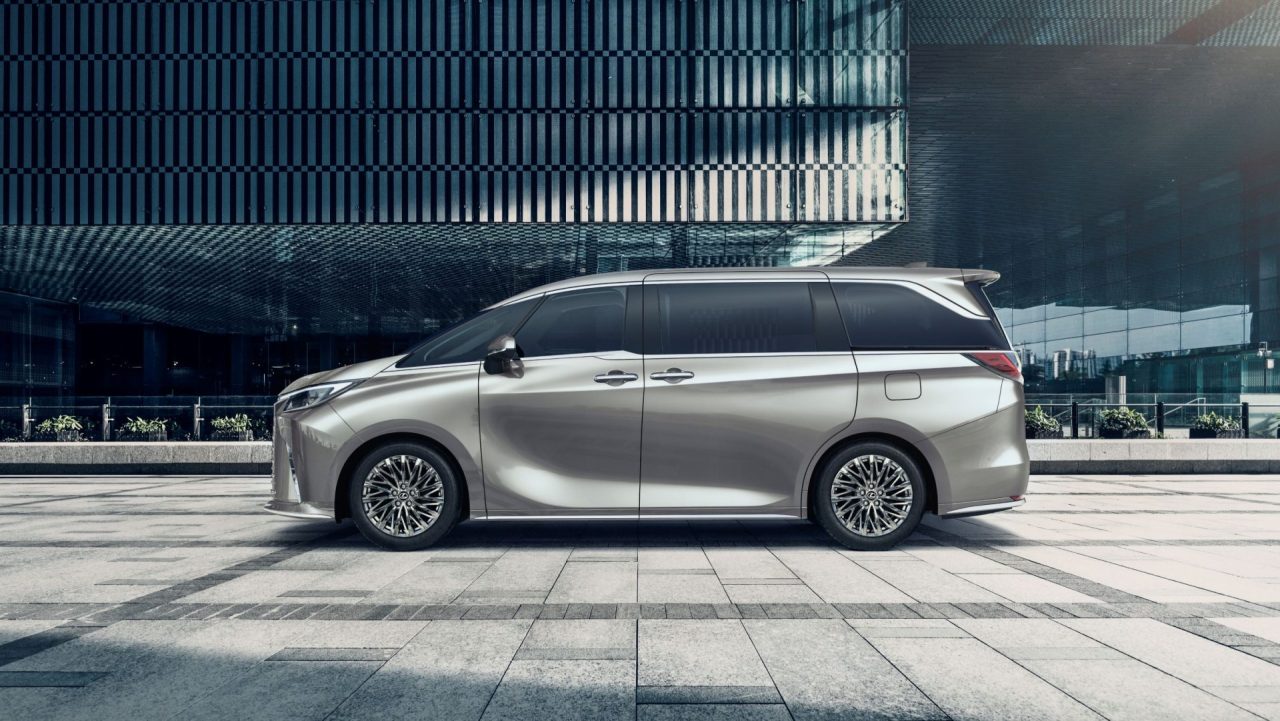 Lexus LM : Lüks ve konforlu yolculukta yeni bir deneyim