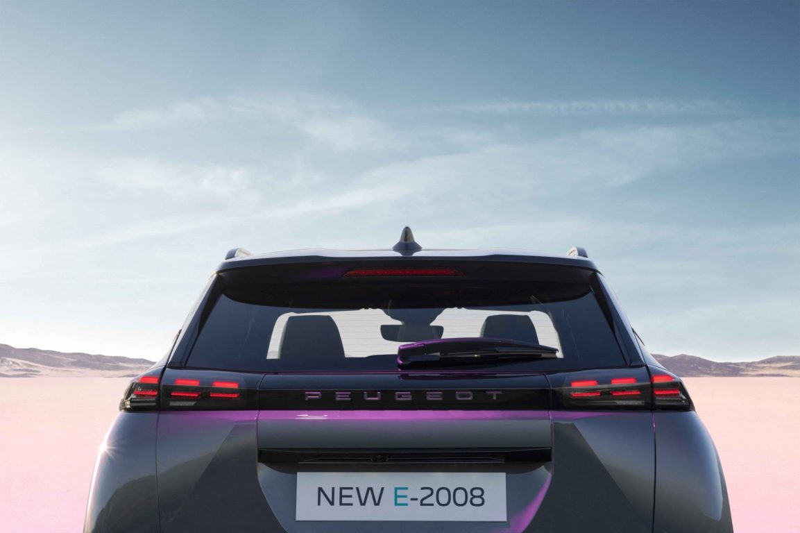 Yeni Peugeot 2008, elektrikli ile 406 km menzil sunuyor