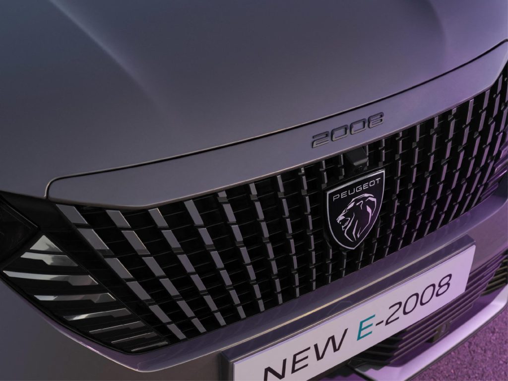 Yeni Peugeot 2008, elektrikli ile 406 km menzil sunuyor