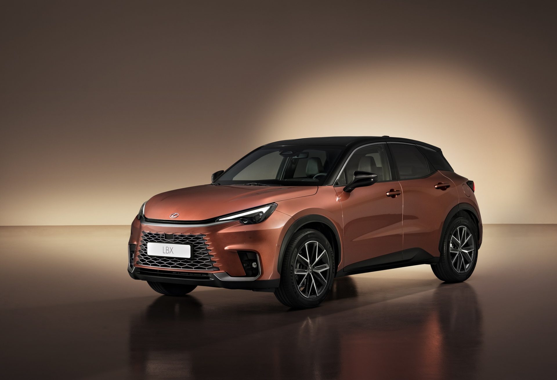 Lexus LBX yeni SUV modeli yeni bir kimlikle karşınızda