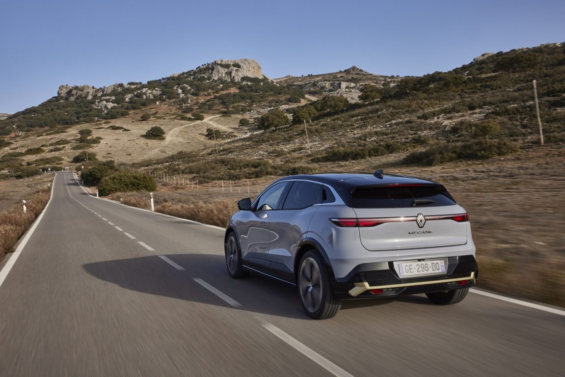 Yeni Renault Megane E-Tech elektrikli 1 milyon 499 bin TL’den ön satışta