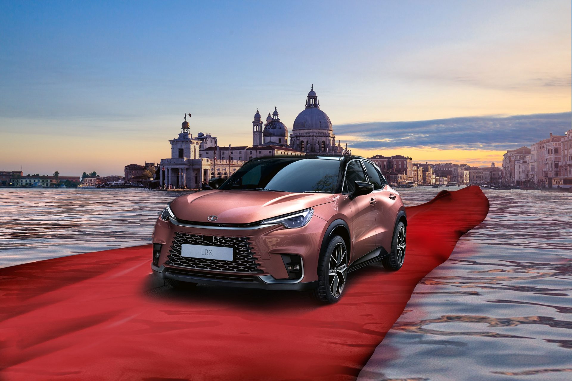 Venedik Film Festivali’nin resmi aracı Lexus