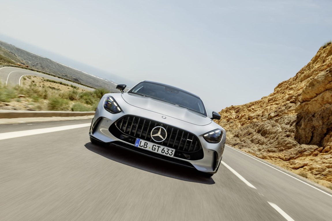 Yeni Mercedes-AMG GT Coupe örtüsünü kaldırdı