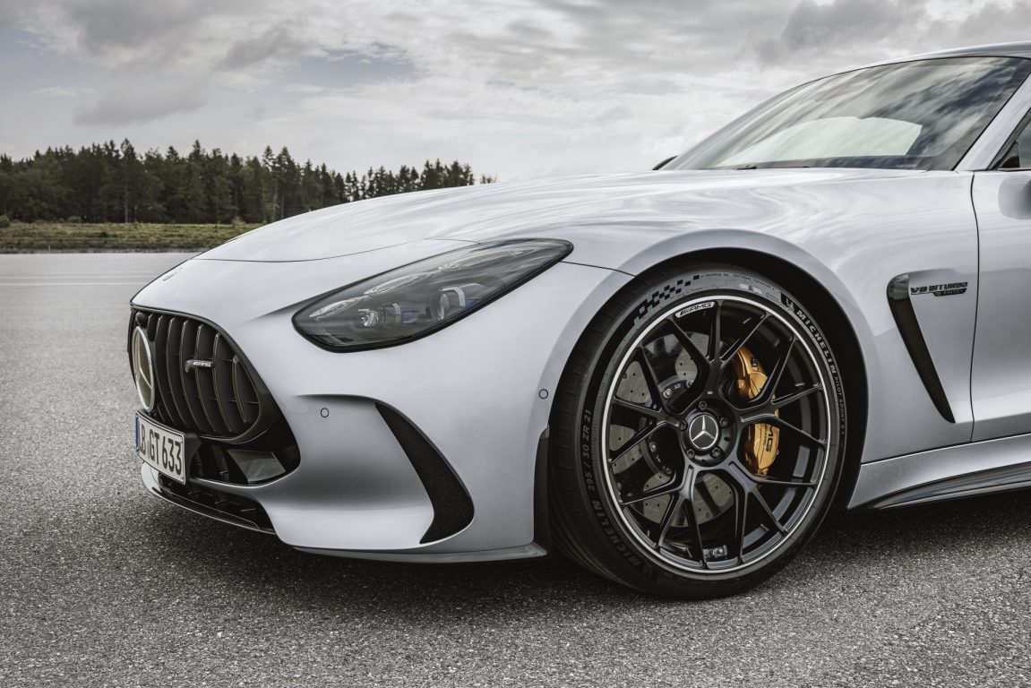 Yeni Mercedes-AMG GT Coupe örtüsünü kaldırdı