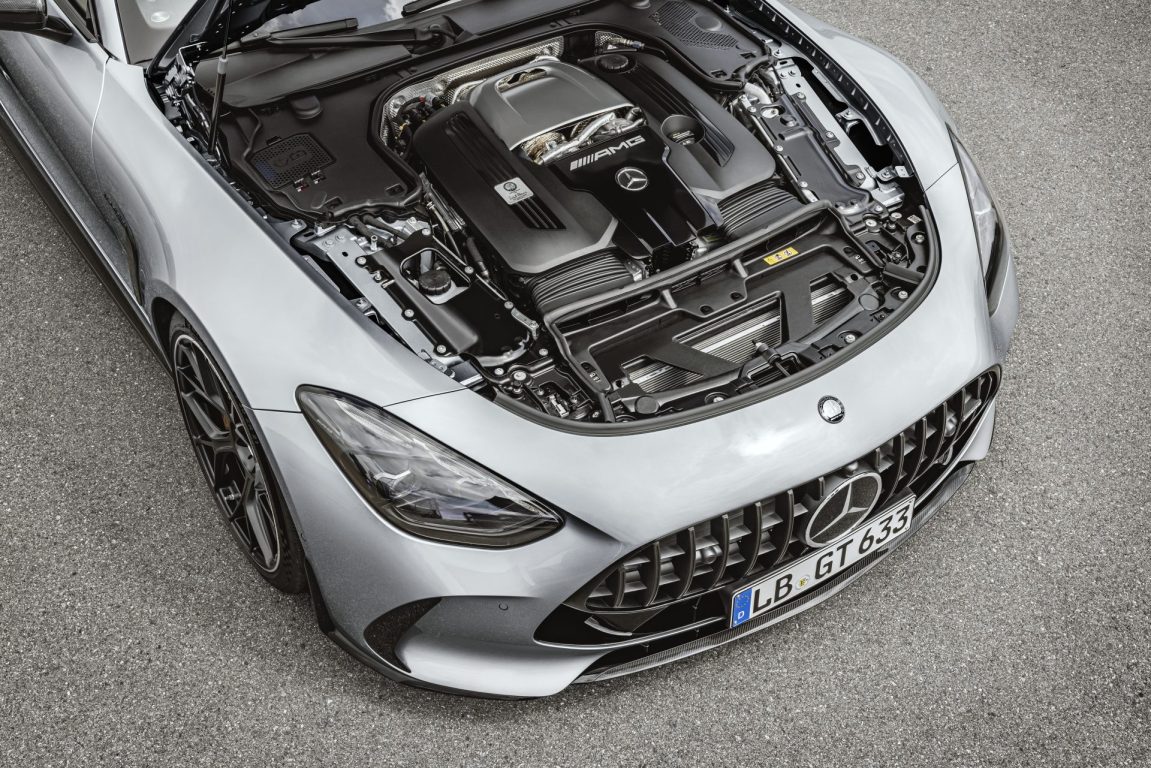 Yeni Mercedes-AMG GT Coupe örtüsünü kaldırdı