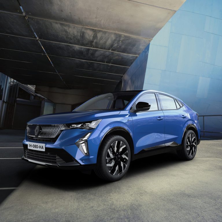 Renault Rafale E-Tech Hybrid, Grand Kangoo EV ve Scenic E-Tech modellerini tanıttı