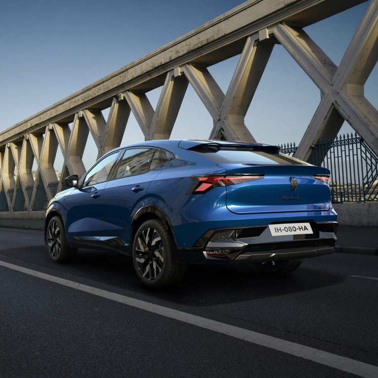 Renault Rafale E-Tech Hybrid, Grand Kangoo EV ve Scenic E-Tech modellerini tanıttı