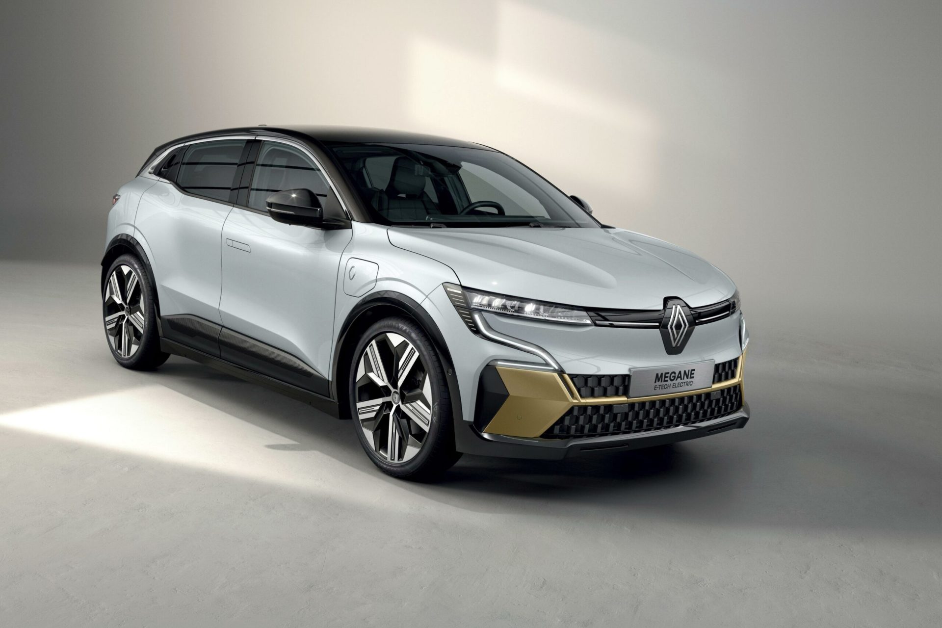 Renault yeni Megane ETech %100 Elektrikli, Van’da farklı bir lansmanla tanıtıldı