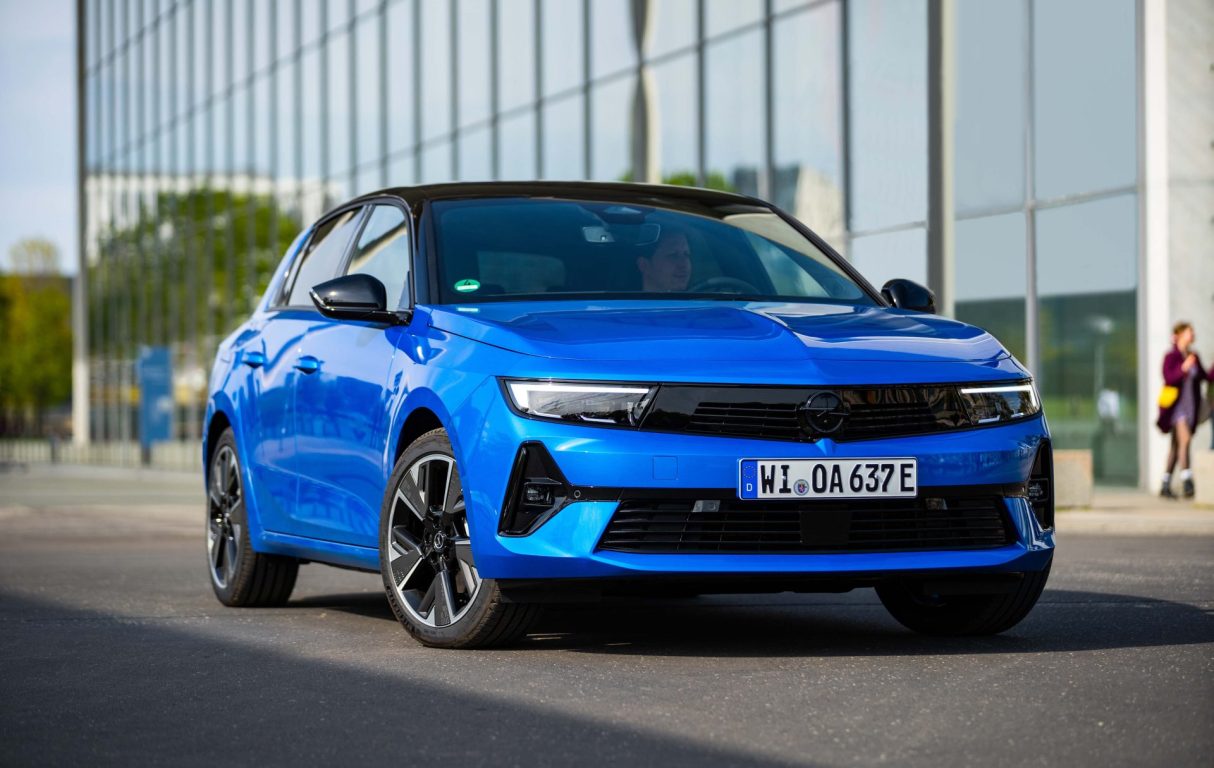 Opel’de emniyet kemeri 50 yılı geride bıraktı