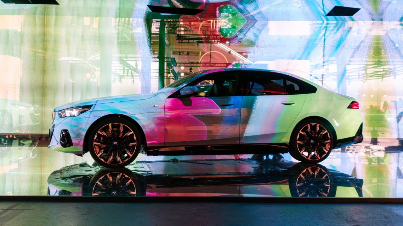 Yeni BMW i5’ten ilham alan “The Electric AI Canvas” enstalasyonu Art Basel’den sonra Contemporary Istanbul’a geliyor