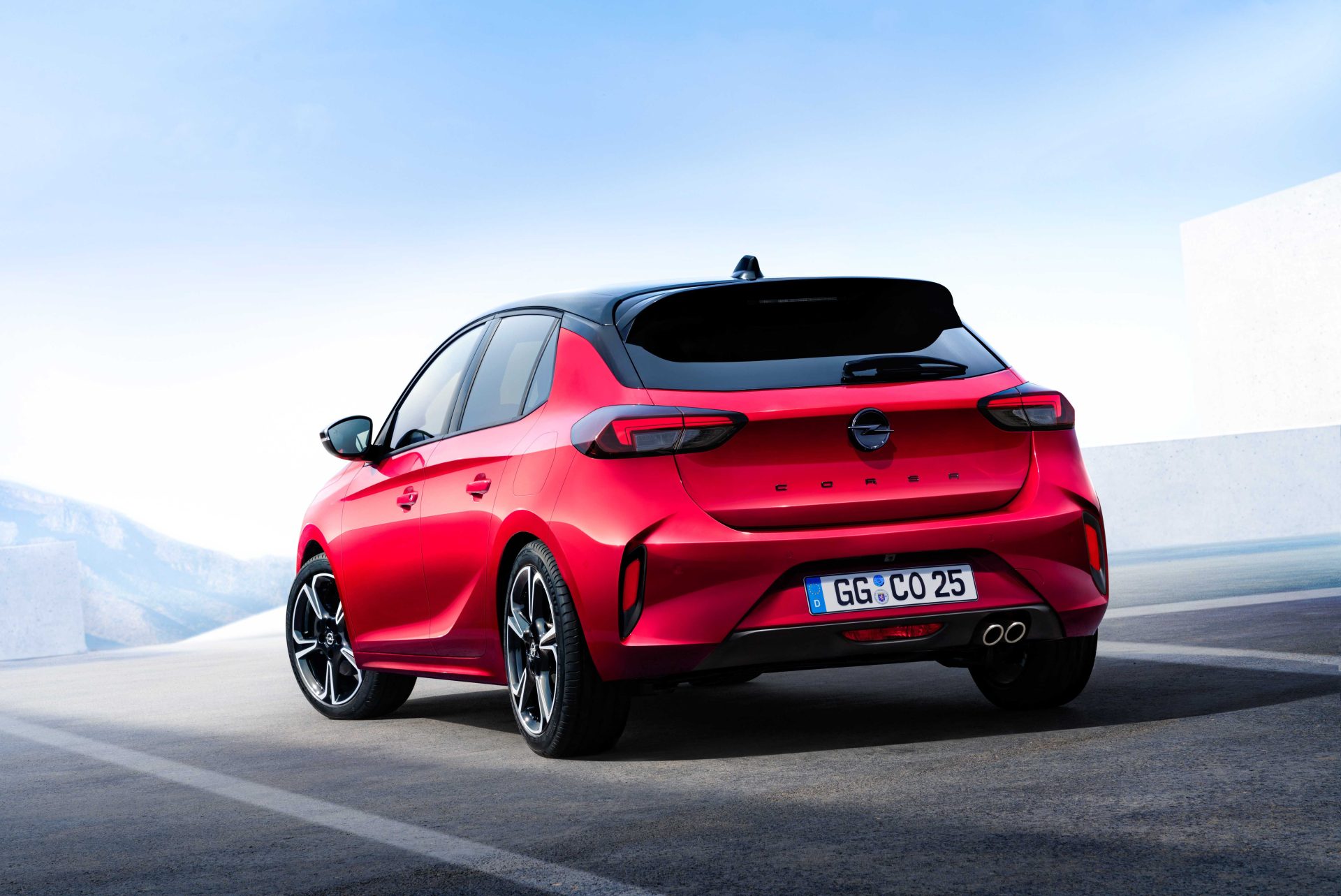 Yeni Opel Corsa 880 bin TL'den satışa sunuldu
