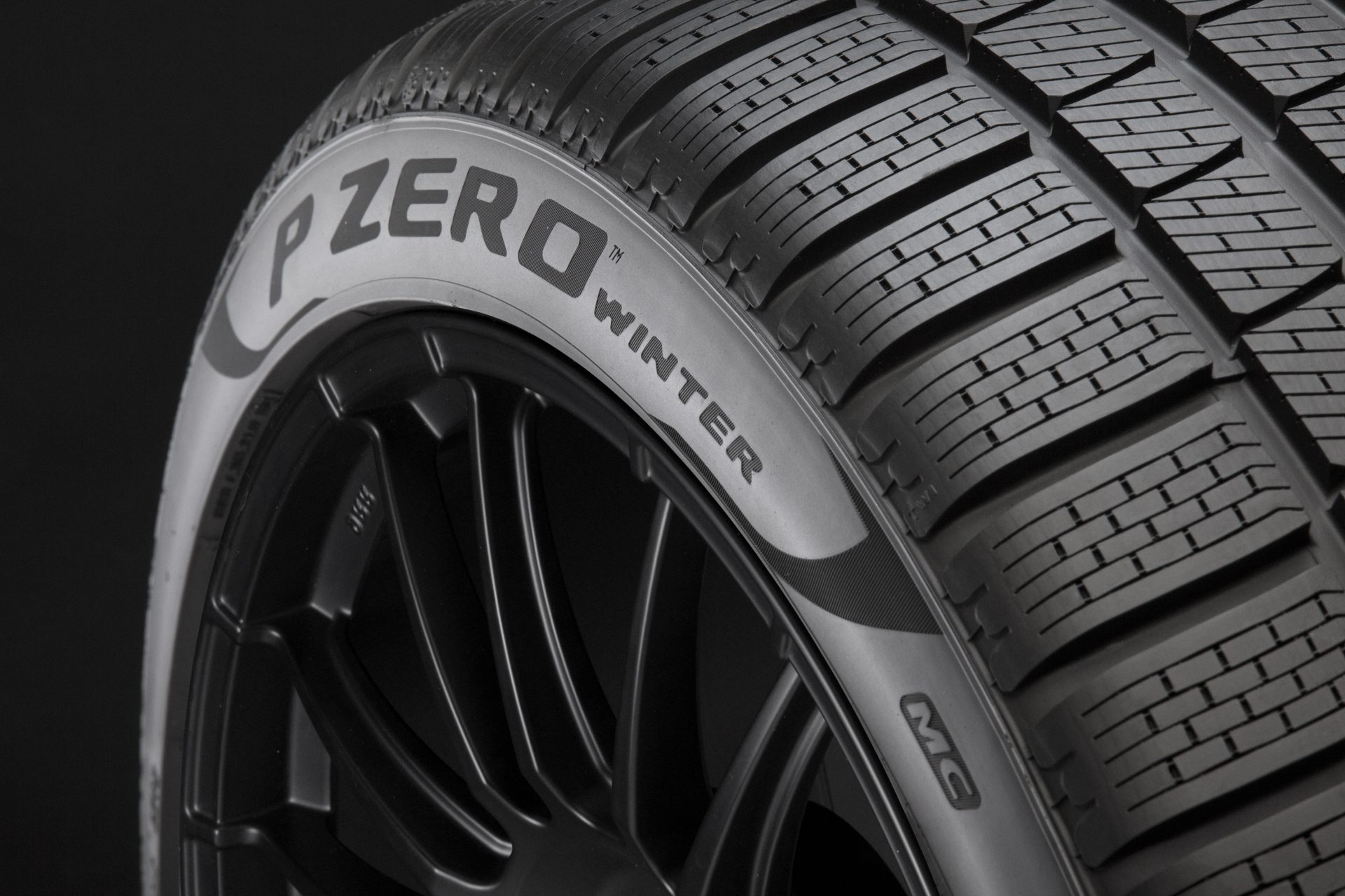 Pirelli 4 lastik alana 1.200 TL değerinde Shell Pratik Kart hediye ediyor
