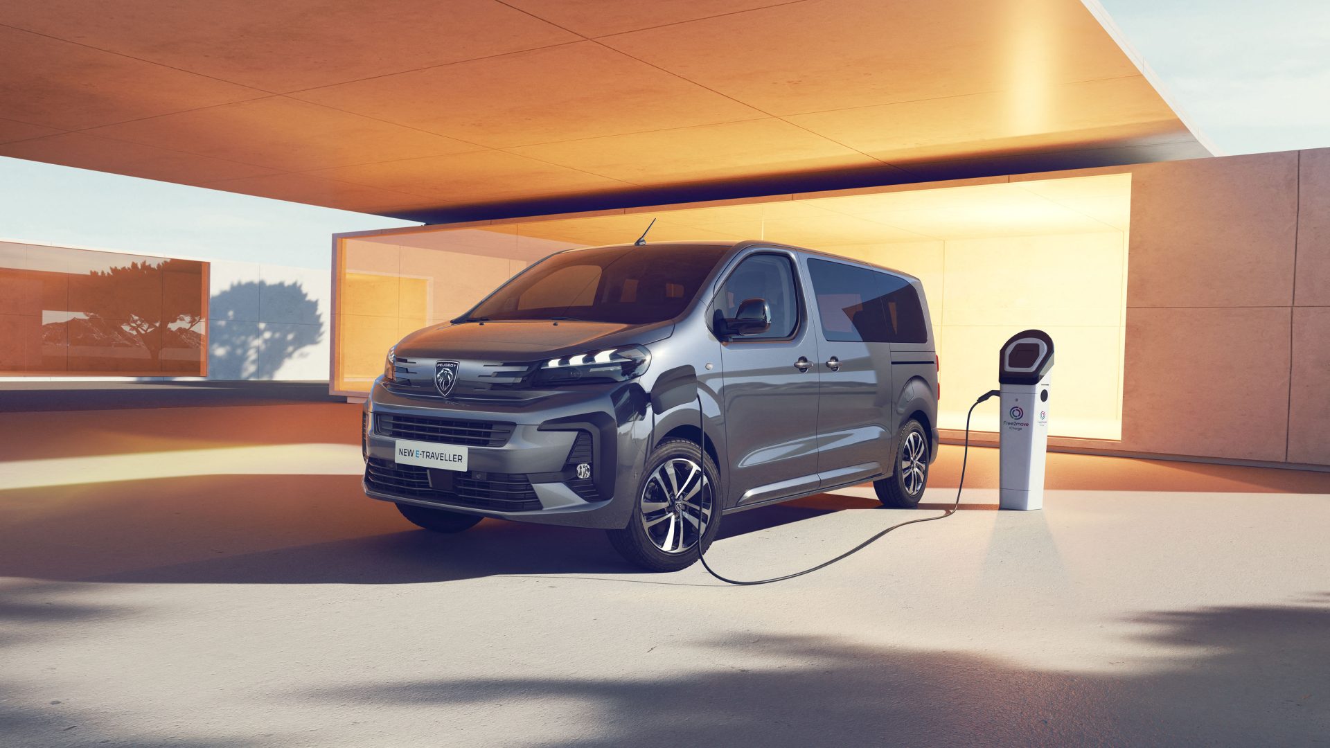 Peugeot E-Traveller 350 km menzil sunuyor