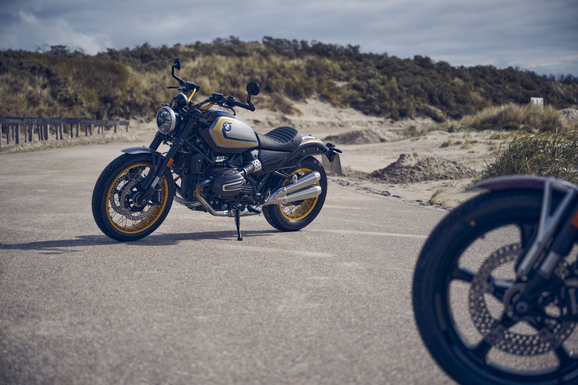 BMW Motorrad, yeni BMW R 12 nineT ve R 12 modellerini tanıttı