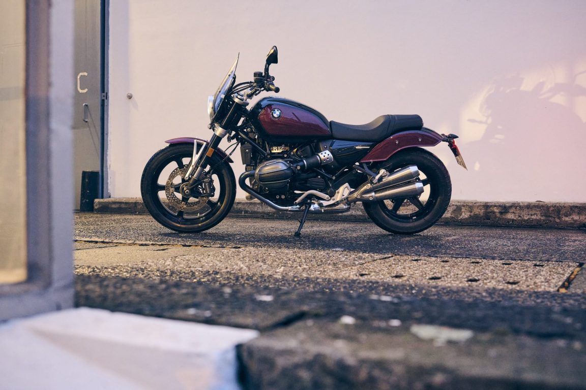 BMW Motorrad, yeni BMW R 12 nineT ve R 12 modellerini tanıttı