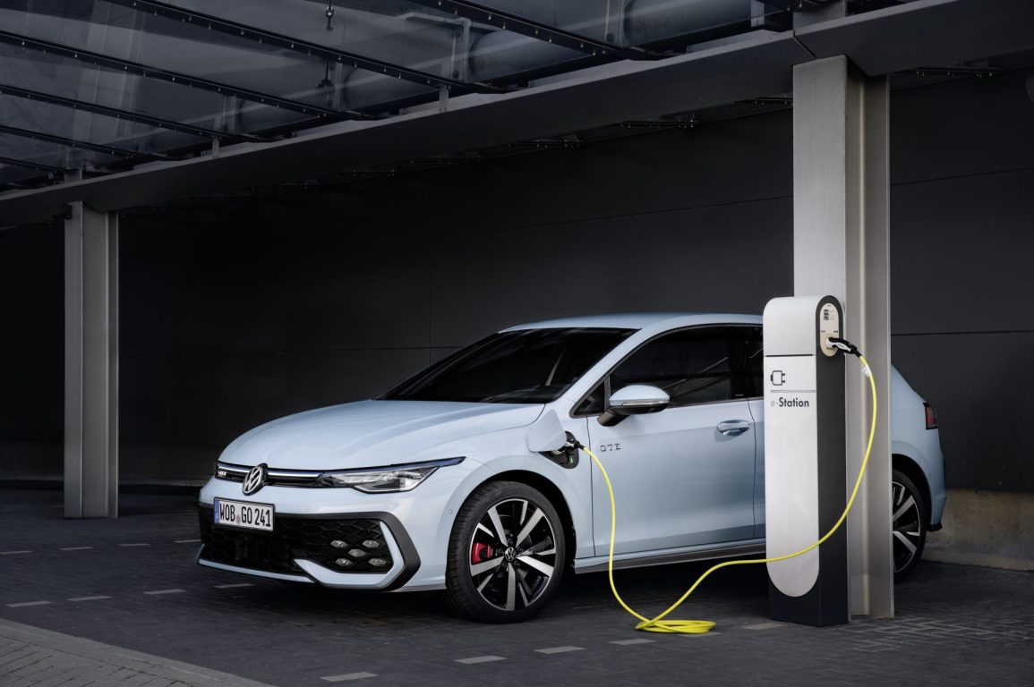 Volkswagen Golf yenilendi ve elektriklendi