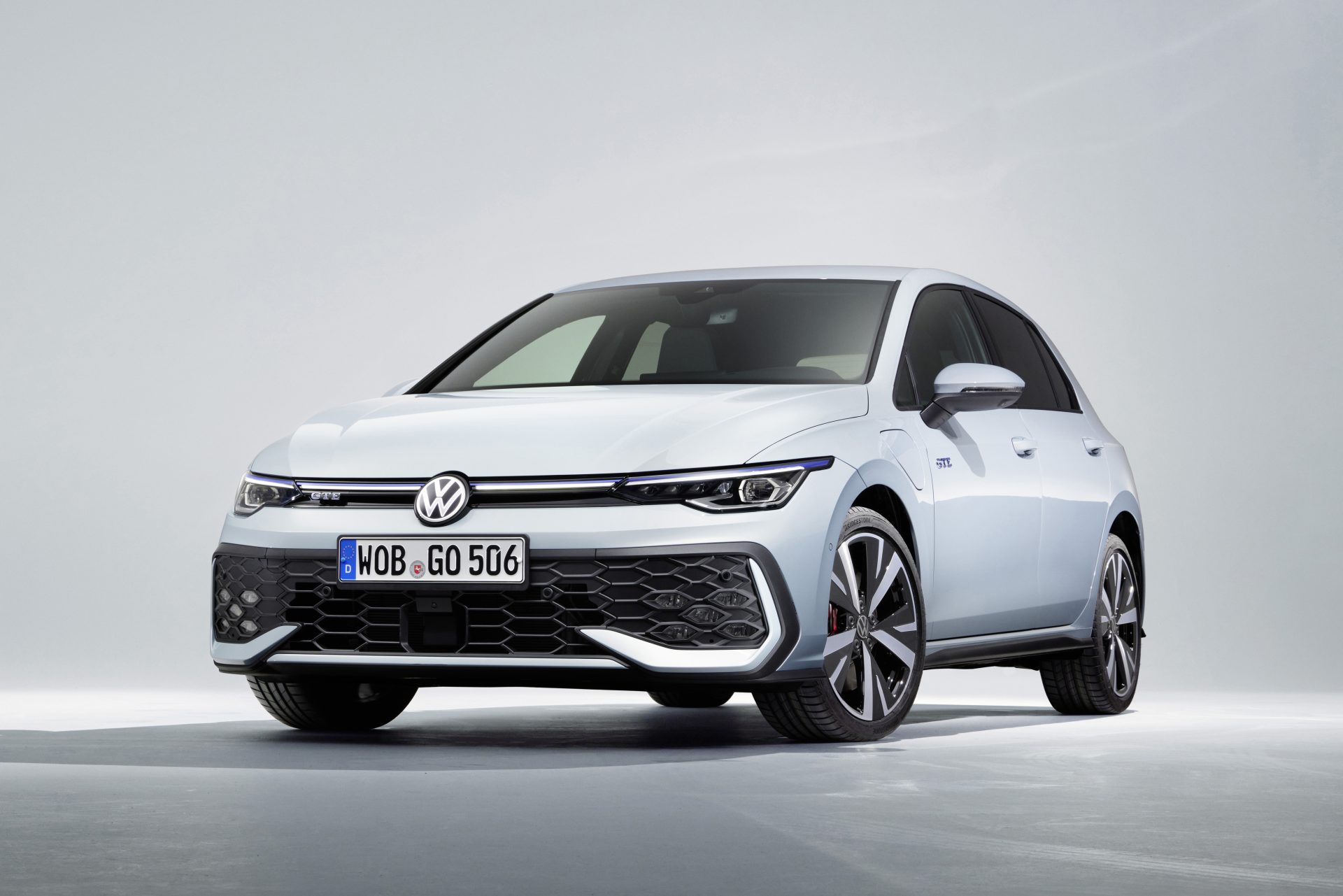 Volkswagen Golf yenilendi ve elektriklendi