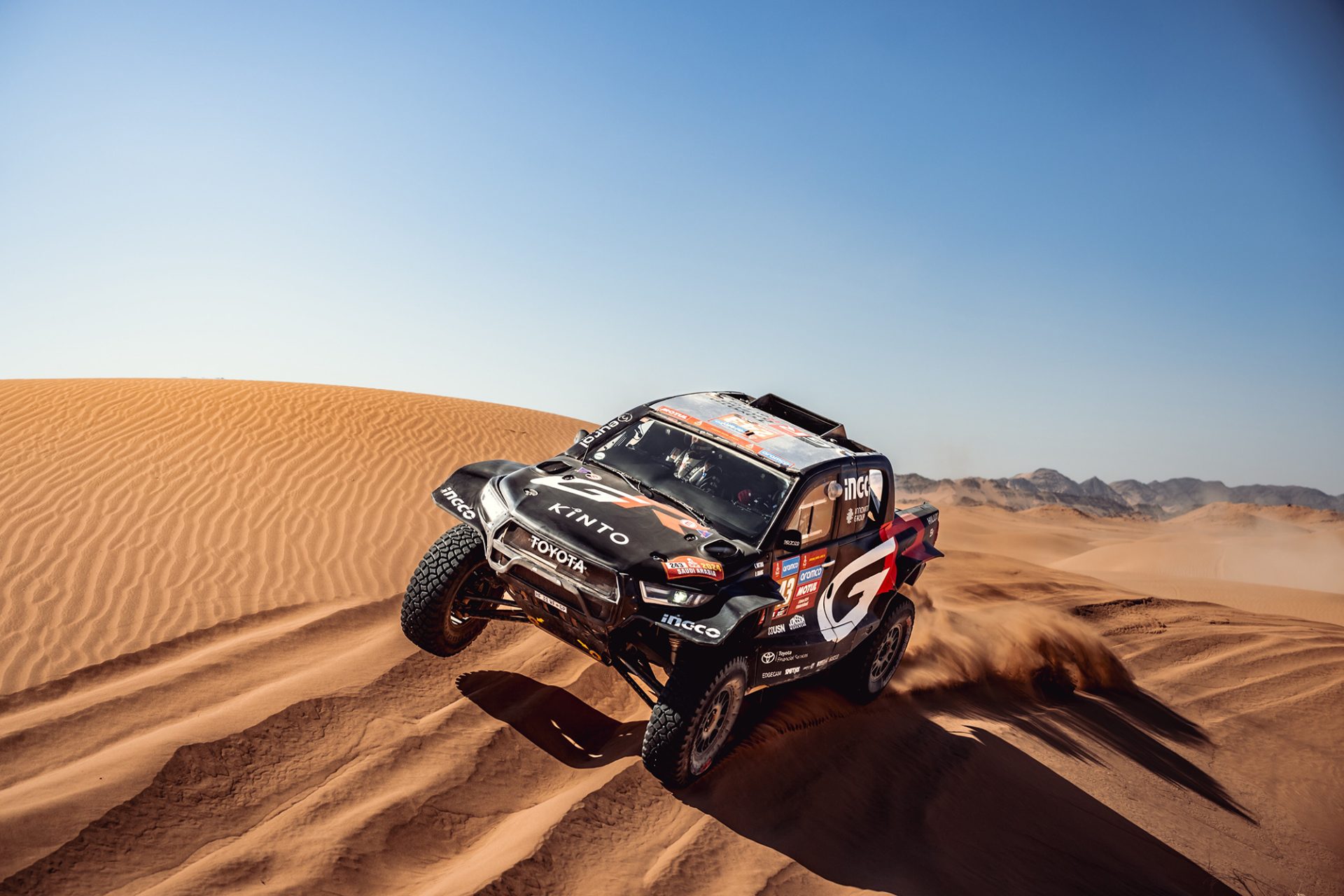 Toyota Hilux dayanıklılığını bir kez daha kanıtladı