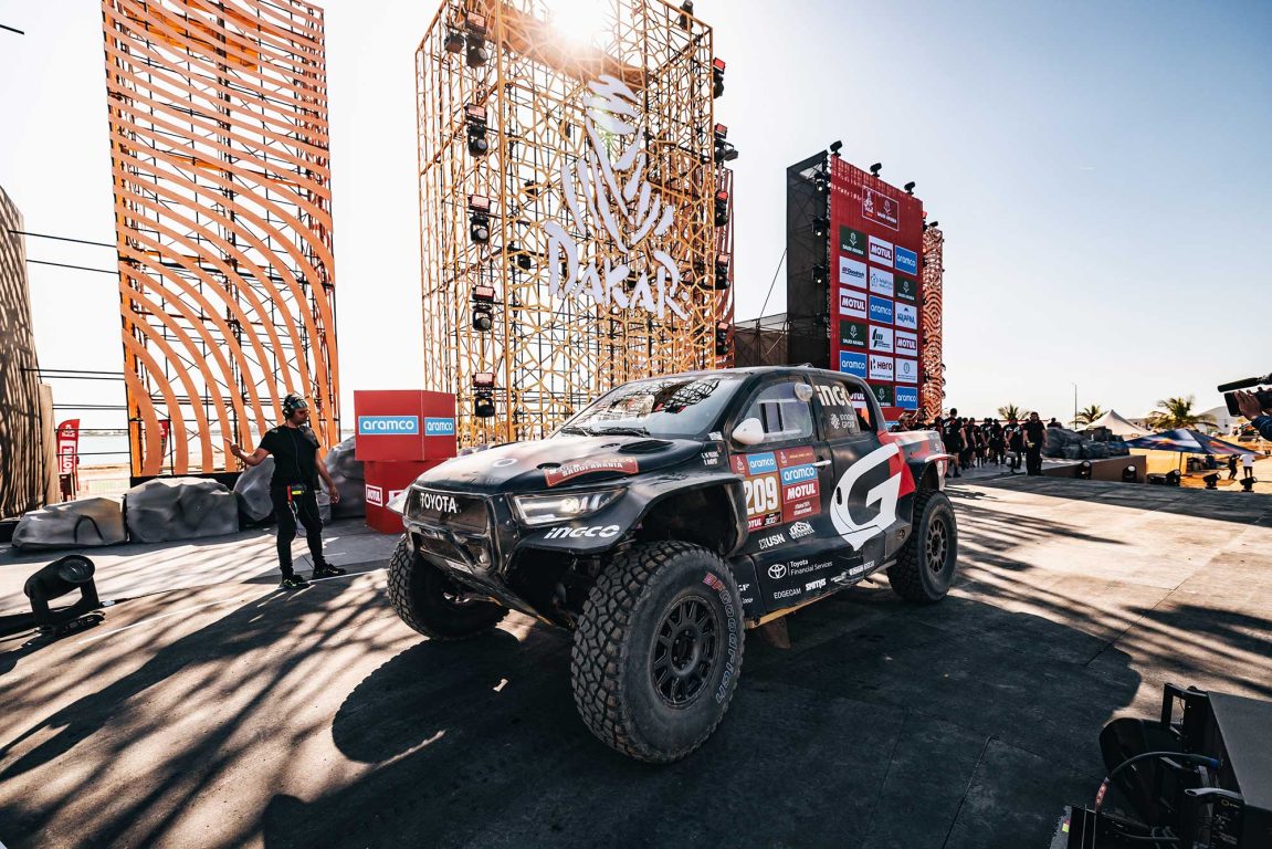 Toyota Hilux dayanıklılığını bir kez daha kanıtladı