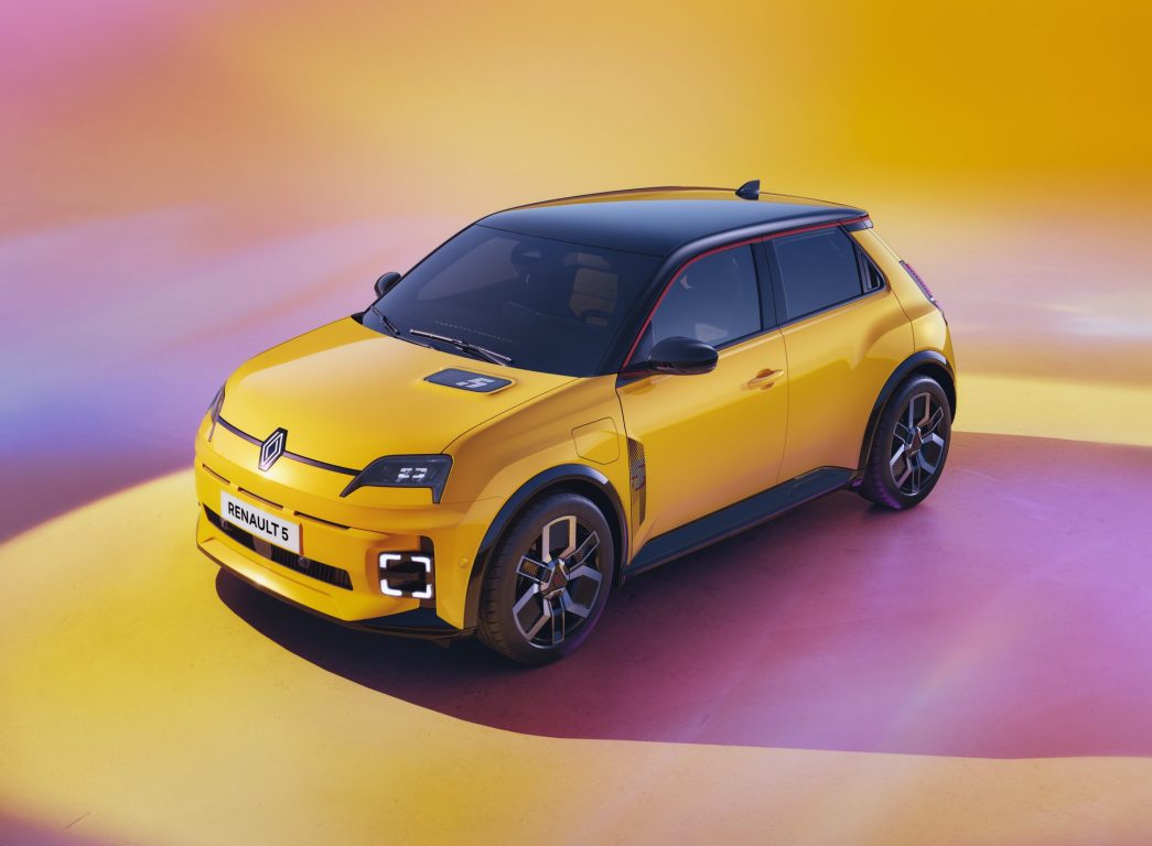 Renault 5 E-tech ile geri döndü