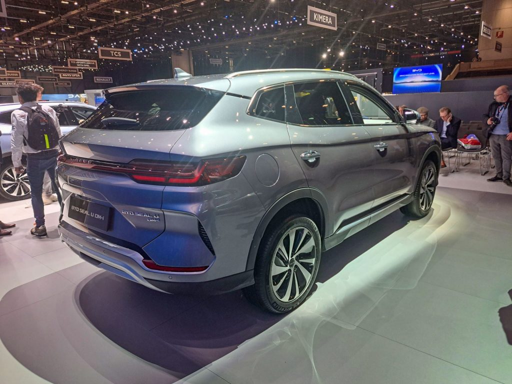 BYD, Cenevre Otomobil Fuarı’nda yeni modellerini ve sergiledi