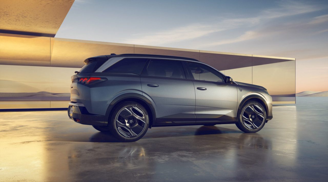 Peugeot 5008 ve E-5008 Türkiye’de satışa sunuldu. İşte tüm detaylar!